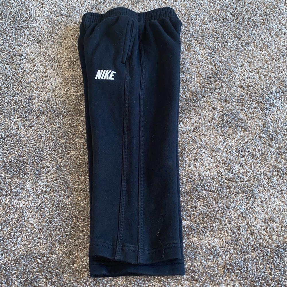 Nike Sweatpants - Picture 3 of 4